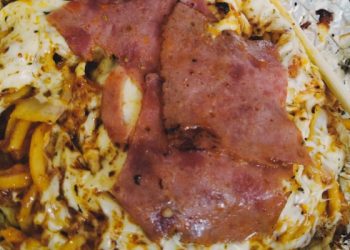 Rekomendasi mie bakar Malang yang wajib dicoba pecinta kuliner karena menawarkan cita rasa khas yang siap memanjakan lidah. /Foto: Pinterest/Zaee.