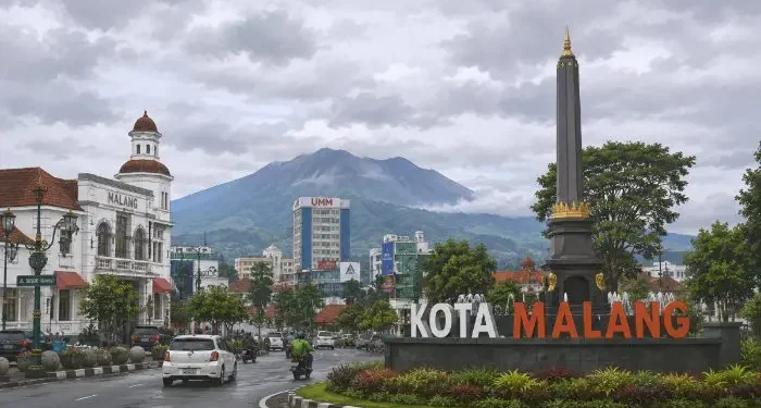 Prakiraan cuaca Malang, khususnya wilayah Kota Malang pada hari Rabu, 13 Mei 2026 diperkirakan dalam kondisi berawan. /Foto: Ilustrasi dibuat dengan AI