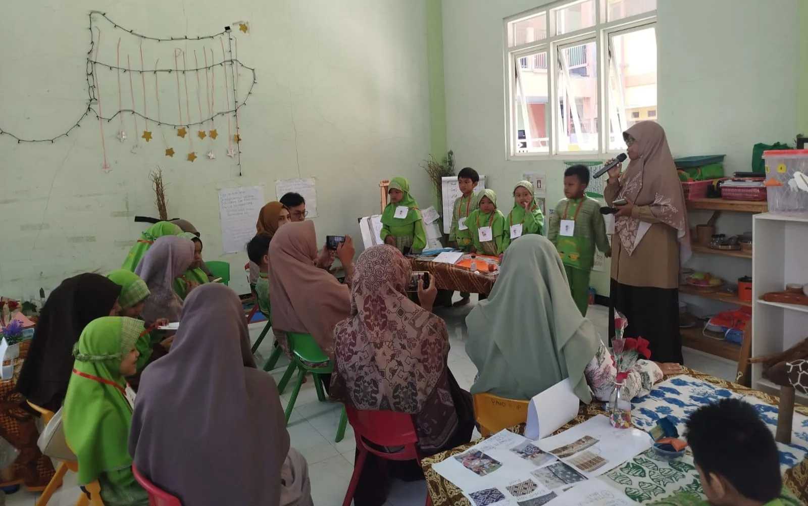 Orang tua berpartisipasi aktif dalam program SLC PAUD IT Insan Permata Malang. /Foto: Dok. PAUD IT Insan Permata.