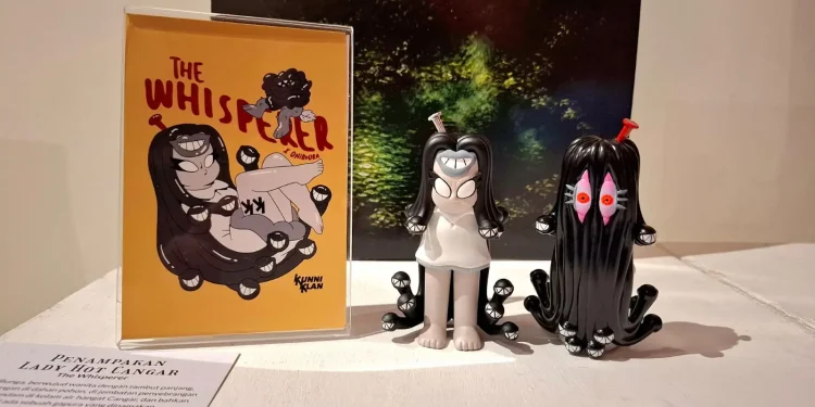 Penampakan 'The Whisperer', art toys karya Rino Adi Mardika yang terinspirasi dari hantu penunggu jembatan cangar. Foto: Azmy