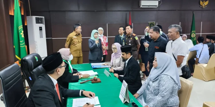 Forkopimda Kota Malang meninjau pelaksanaan isbat nikah dalam Sidang Terpadu di MPP. (Foto/M Sholeh)
