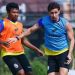 Rifad Marasabessy (kiri) akhiri kebersamaan tiga musim bersama Arema FC menjelang dibukanya bursa transfer pemain. /Foto: Instagram @aremafcofficial