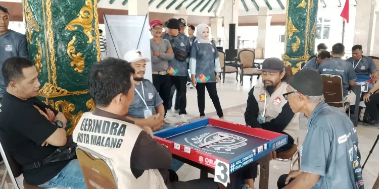 Tim Golkar Kota Malang saat bertanding dengan tim Gerindra Kota Malang di ajang Kompetisi Domino Demokrasi 2026. (Foto/M Sholeh)