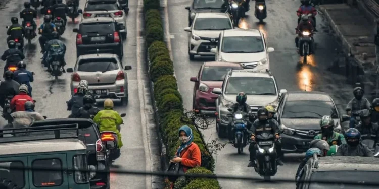 Prakiraan cuaca Malang, terutama di wilayah Kota Malang pada hari Sabtu, 2 Mei 2026 diperkirakan dalam kondisi cerah hingga potensi hujan di siang hari. /Foto: Pinterest/Sahabat Art Design.