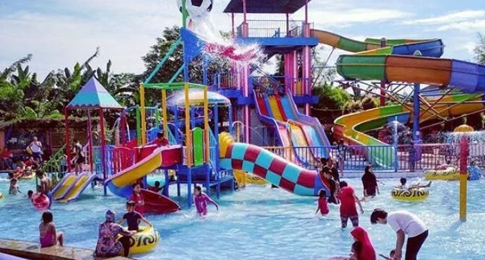 Rekomendasi waterpark Kota Batu yang cocok dijadikan destinasi wisata bersama keluarga di akhir pekan. /Foto: Pinterest/Partisi Pameran