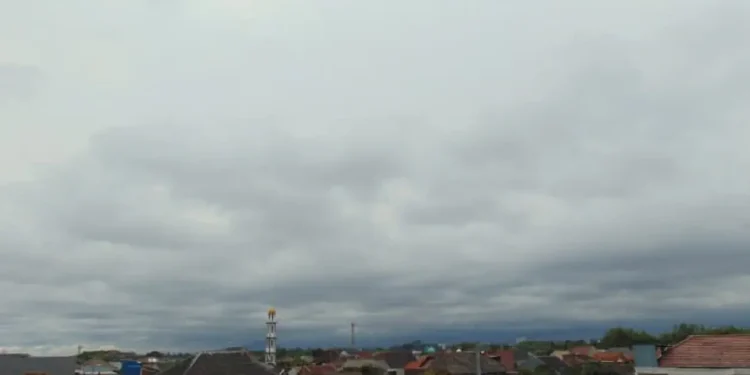 Prakiraan cuaca Malang, terutama di wilayah Kota Malang pada hari Jumat, 1 Mei 2026 diperkirakan dalam kondisi berawan. /Foto: Tugumalang.id/Bagus Rachmad Saputra