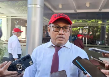 Rektor UMM Prof Nazaruddin Malik saat memimpin Upacara Hardiknas 2026. Foto: Azmy