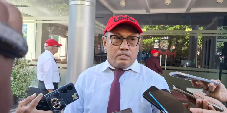 Rektor UMM Prof Nazaruddin Malik saat memimpin Upacara Hardiknas 2026. Foto: Azmy