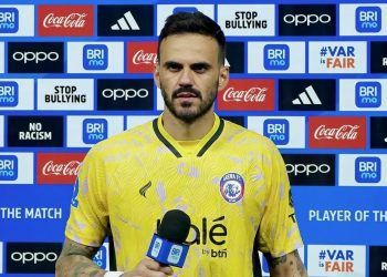 Kiper andalan Arema FC, Lucas Frigeri pamit tinggalkan tim dan kirim pesan perpisahan yang mendalam. /Foto: Instagram @lucasfrigeri01.