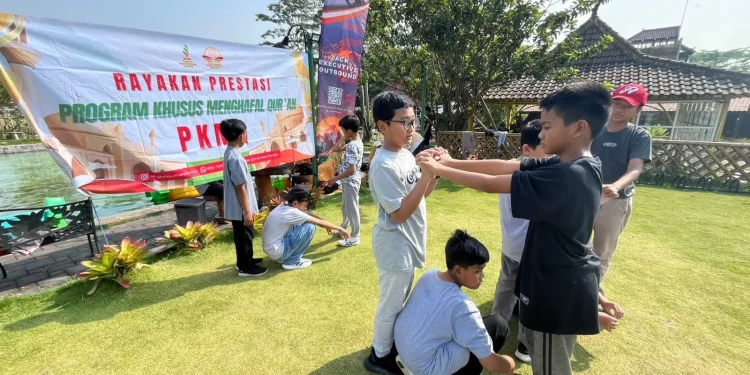 Bangun solidaritas siswa, PKMQ Insan Permata gelar outbond ceria untuk merayakan prestasi hafalan Al-Quran. /Foto: Tugumalang.id/Bagus Rachmad Saputra.