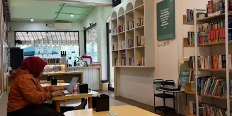 cafe perpustakaan