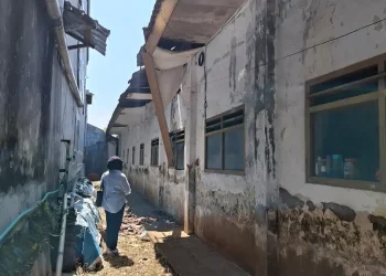 Atap sekolah Ambruk