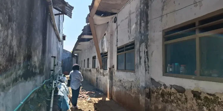 Atap sekolah Ambruk