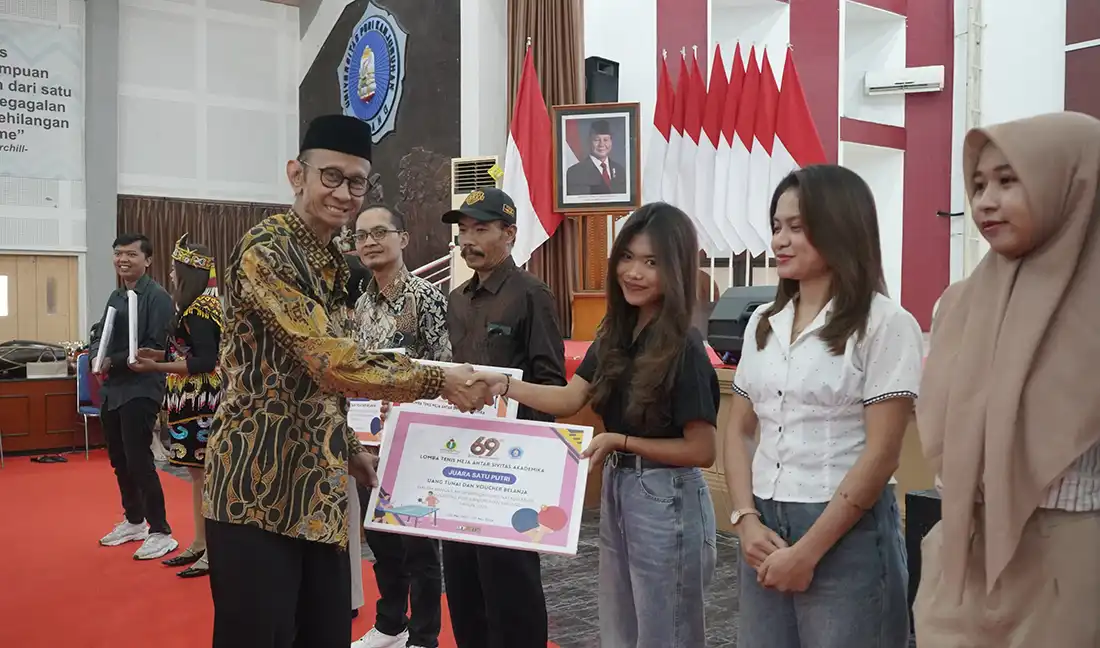 Penyerahan penghargaan