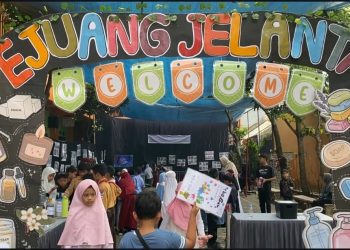 Siswa SDIT Insan Permata Malang kembangkan produk sabun dan lilin dalam acara gelar karya bertajuk Pejuang Jelantah. /Foto: Dok. SDIT Insan Permata.