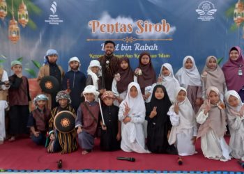 USQ Insan Permata menggelar Pentas Siroh untuk memberikan keteladanan kisah sahabat Rasulullah SAW dan menanamkan karakter Islam. /Foto: Dok. USQ Insan Permata