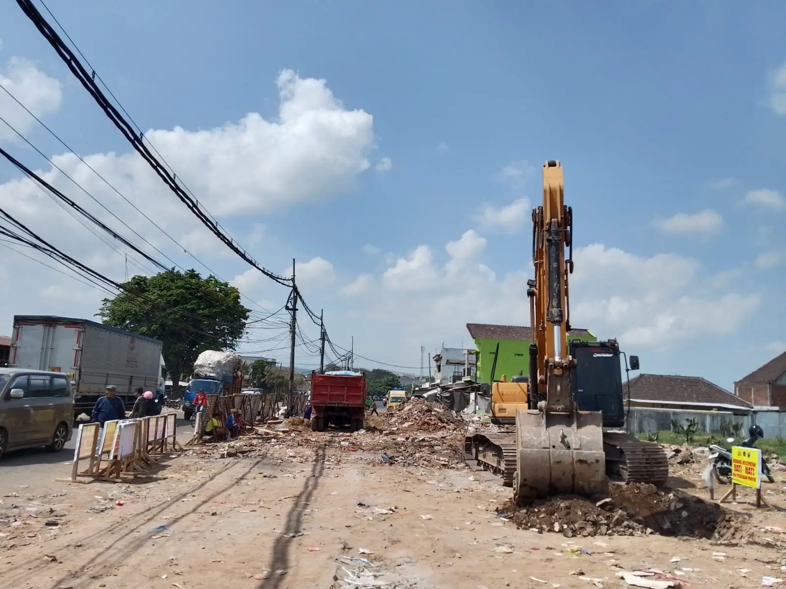 Pembangunan jalan kembar Pasar Induk Gadang, Kota Malang dimulai. (Foto/M Sholeh)