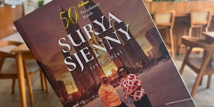 Bagian 1 Buku 50 Tahun Perjalanan Kasih Surya & Sjenny (1976-2026) tentang perjalanan takdir dan pohon cinta. /Foto: Tugumalang.id/Bagus Rachmad Saputra