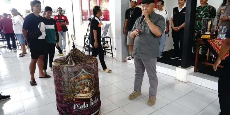 Bupati Malang, Sanusi saat memberikan sambutan di lomba burung berkicau MBMS. Foto: Pemkab Malang