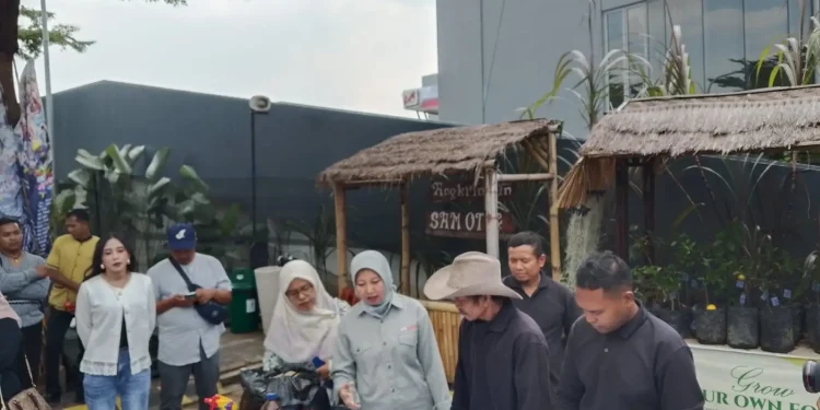 Dosen Fakultas Peternakan Unikama, Dr. Ir. Tri Ida Wahyu Kustyorini S.Pt., MP., IPM., ASEAN Eng., memberikan edukasi pengolahan limbah makanan. (Foto/M Sholeh)