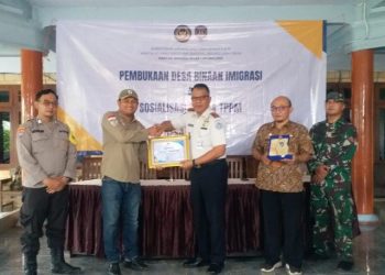 Kantor Imigrasi Kelas I TPI Malang lakukan sosialisasi di Bantur Kabuaten Malang. Foto/dok