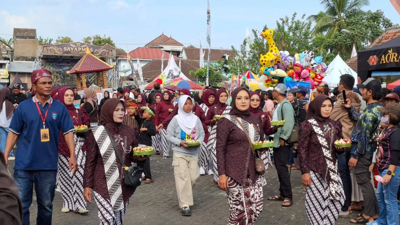 Peserta kirab budaya Gebyar Ritual 1 Suro. Foto: Aisyah Nawangsari Putri