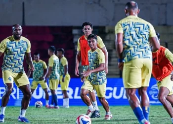 Arema FC melakukan perombakan skuad yang cukup signifikan menatap kompetisi musim depan. /Foto: Instagram @aremafcofficial.