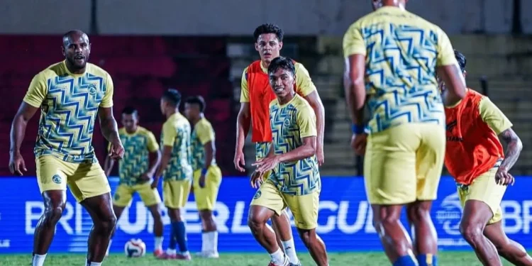 Arema FC melakukan perombakan skuad yang cukup signifikan menatap kompetisi musim depan. /Foto: Instagram @aremafcofficial.