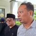 Gus Idris (tengah) didampingi kuasa hukumnya (kanan). Foto: Aisyah Nawangsari Putri
