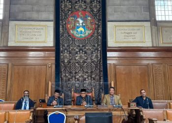 Rektor Unisma Prof Junaidi bersama jajaran saat berdiskusi dalam kunjungannya ks Leeds Becket University. Foto: Dok