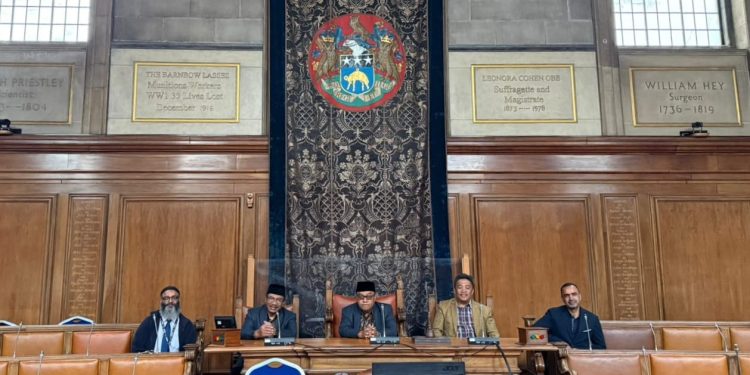 Rektor Unisma Prof Junaidi bersama jajaran saat berdiskusi dalam kunjungannya ks Leeds Becket University. Foto: Dok