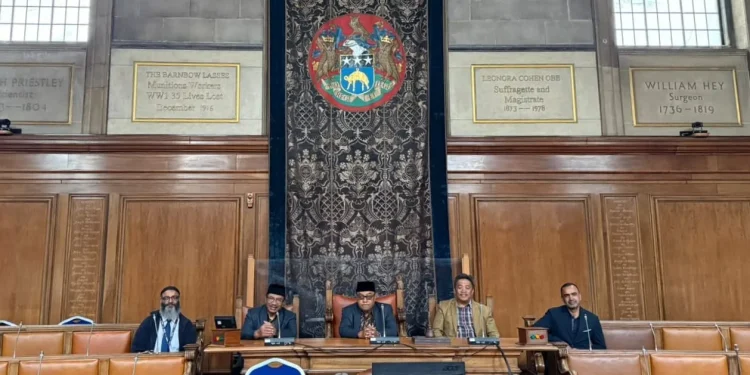 Rektor Unisma Prof Junaidi bersama jajaran saat berdiskusi dalam kunjungannya ks Leeds Becket University. Foto: Dok