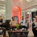 Wali Kota Malang Wahyu Hidayat bersama Arie Arifin dan Owner Hilda + Hana Bakery Hillda Naura Ashilah saat ngopi bareng. Foto: Azmy
