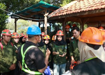 Mahasiswa ITN Malang di ePLTSa Bnowo Surabaya. Foto/dok. ITN Malang