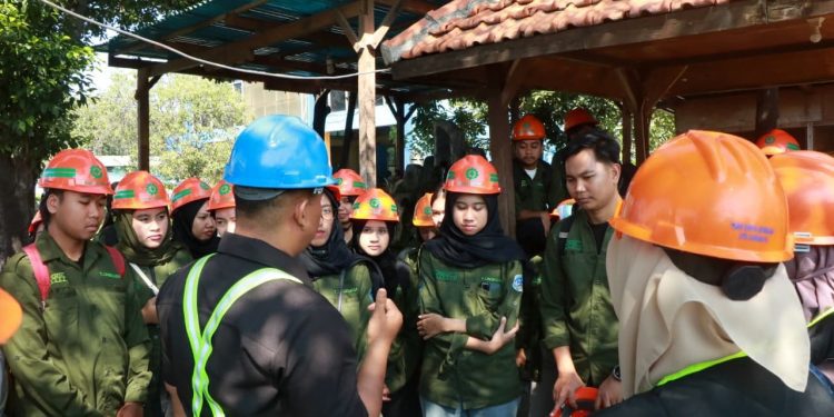 Mahasiswa ITN Malang di ePLTSa Bnowo Surabaya. Foto/dok. ITN Malang