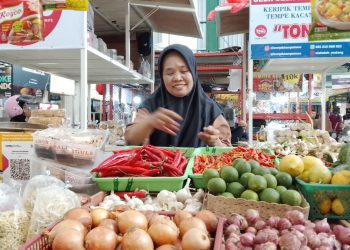 Pedagang kebutuhan pokok yang ada di pasar tradisional Kota Malang (M Sholeh)