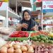 Pedagang kebutuhan pokok yang ada di pasar tradisional Kota Malang (M Sholeh)