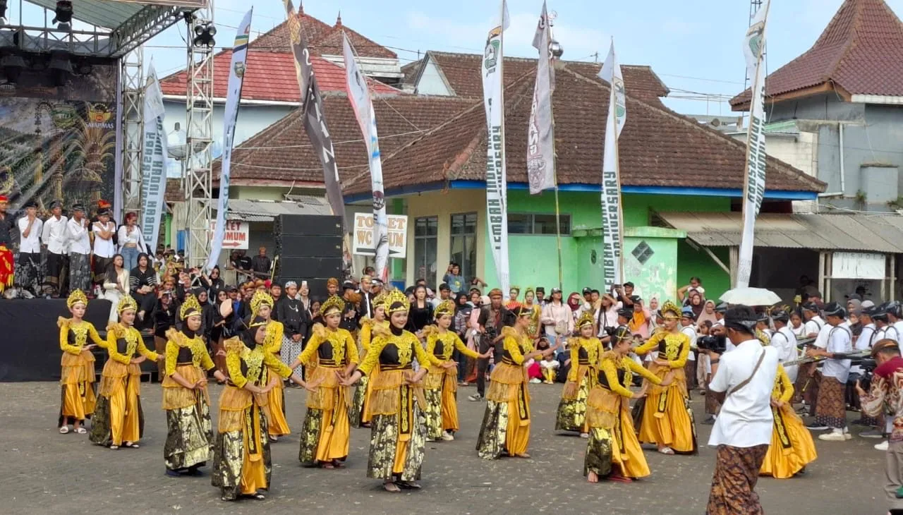Anak-anak muda Desa Wonosari menampilkan tari tradisional. Foto: Aisyah Nawangsari Putri