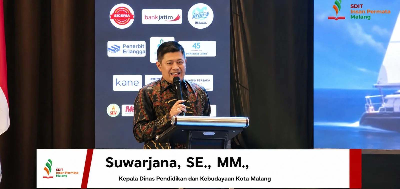 Kepala Dinas Pendidikan dan Kebudayaan Kota Malang, Suwarjana saat memberikan apresiasi atas berbagai capaian SDIT Insan Permata Malang (dok.)