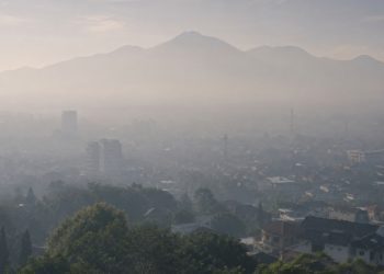 Prakiraan cuaca Malang, khususnya di wilayah Kota Malang pada Jumat, 12 Juni 2026 diperkirakan dominan udara kabur. /Foto: Ilustrasi dibuat dengan AI.