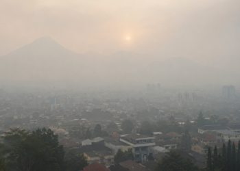 Prakiraan cuaca Malang, terutama di wilayah Kota Malang pada hari Jumat, 5 Juni 2026 diperkirakan dalam kondisi udara kabur sepanjang hari. /Foto: Ilustrasi dibuat dengan AI.