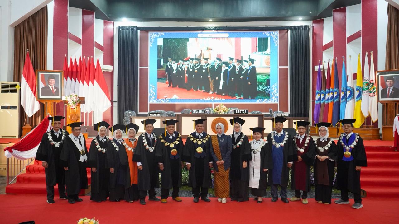 Rektor Unikama, Prof. Dr. Sudi Dul Aji, M.Si., dikukuhkan sebagai Guru Besar bidang Teknologi dan Inovasi Pembelajaran Fisika (dok. Unikama)