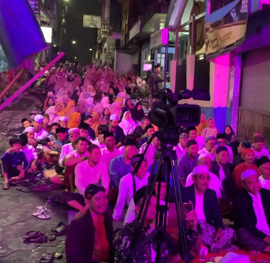 Ratusan orang hadir dalam acara bersih desa di Kampung Tempe Sanan, Purwantoro, Blimbing, Kota Malang. Foto: irham thoriq