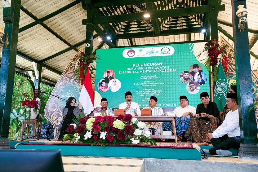 Peluncuran buku Fikih Penguatan Disabilitas Psikososial di Teras Gubuk Pesantren Al-Falah Ploso, Kabupaten Kediri. Foto/dok
