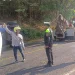 Proses evakuasi truk tangki yang terguling. Foto: Satlantas Polres Malang