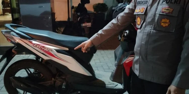 Sepeda motor korban yang hampir dibawa kabur tersangka. Foto: Polres Malang