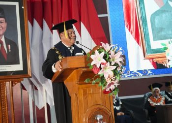 Rektor Unikama, Prof. Dr. Sudi Dul Aji, M.Si., dikukuhkan sebagai Guru Besar bidang Teknologi dan Inovasi Pembelajaran Fisika (dok. Unikama)