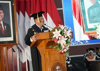 Rektor Unikama, Prof. Dr. Sudi Dul Aji, M.Si., dikukuhkan sebagai Guru Besar bidang Teknologi dan Inovasi Pembelajaran Fisika (dok. Unikama)
