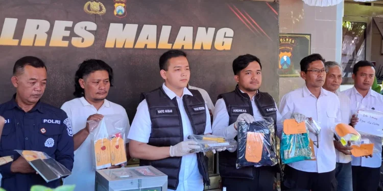 Polisi menunjukkan sebagian barang bukti yang diamankan selama Juni 2026. Foto: Aisyah Nawangsari Putri