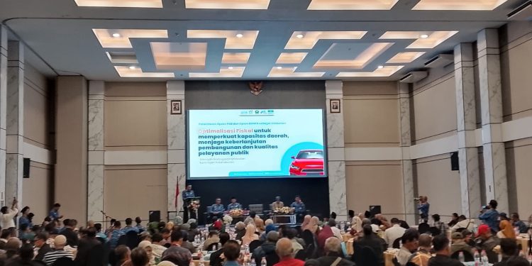 Wali Kota Malang, Wahyu Hidayat membuka sosialisasi opsen PKB dan BBNKB (M Sholeh)